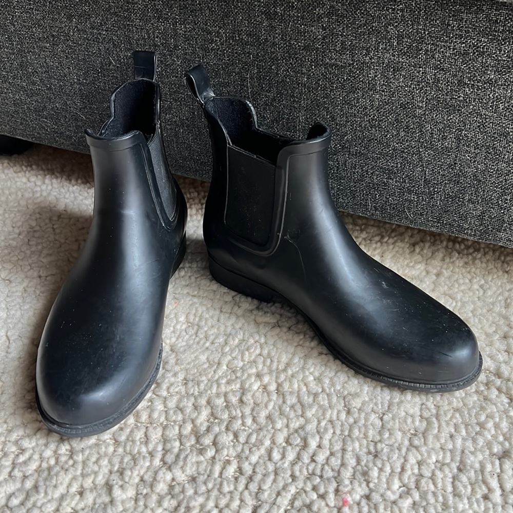 Gap Chelsea Rain Boots in Black